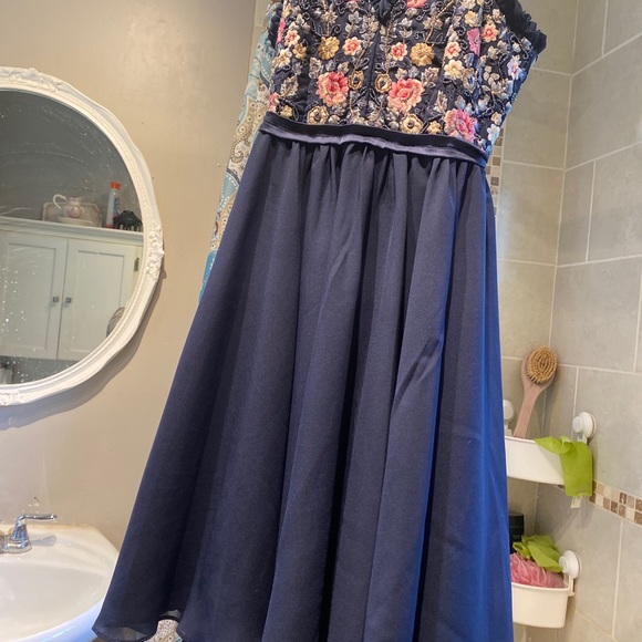 Clothes - Picture 6 of 12